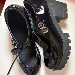 Shoes size 6 1/2 new