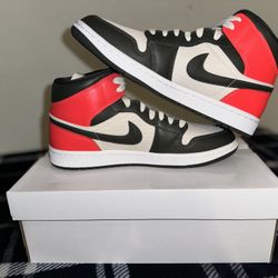 Jordan 1 Mid 