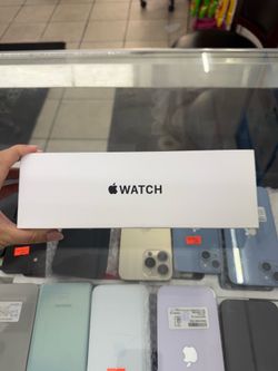 New with Box Apple Watch SE 3rd Gen 44mm Starlight Al SB Size S/M GPS