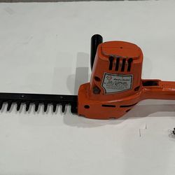VTG BLACK & DECKER ELECTRIC SHRUB AND HEDGE TRIMMER 13”