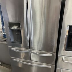 Whirlpool, five door refrigerator. We finance comes with 90 day warranty.