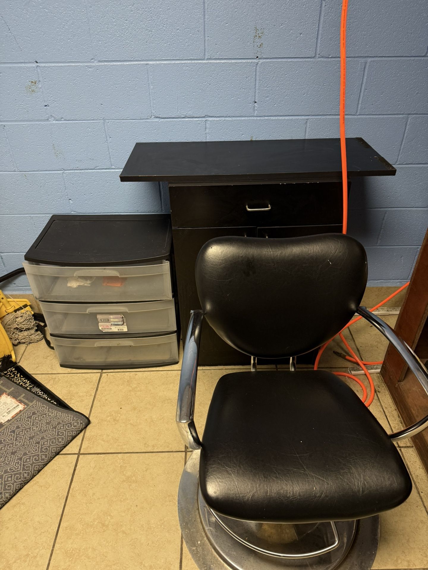 Professional Barber Stylist Station – Hydraulic Black Chair with 3-Drawer Storage