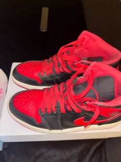 2 pair of Jordan 3s 4 pair of air Jordan 1s and 2 Nike dunks