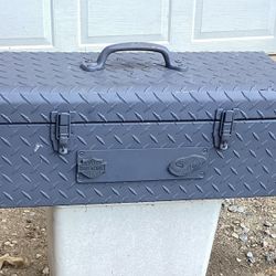Diamond Plate tool box.
