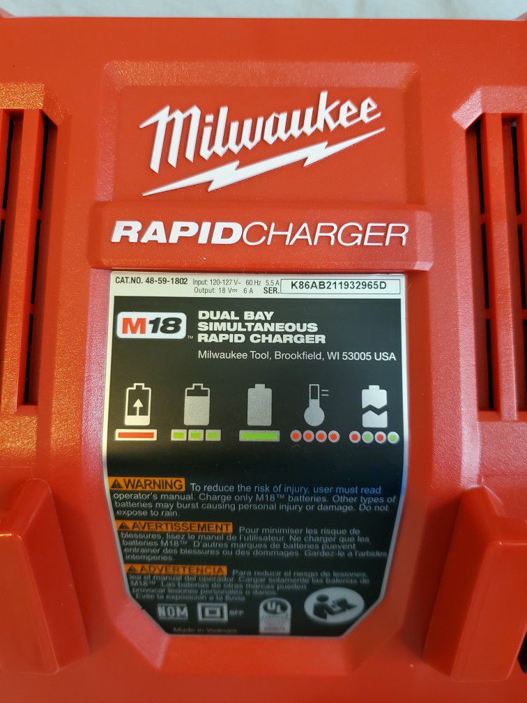 Milwaukee RapidCharger $100 Cargador