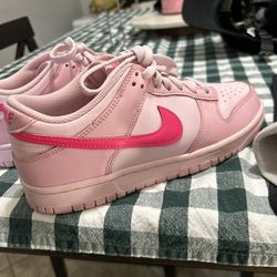 Nike Dunk Low "Triple Pink" used size 6.5Y