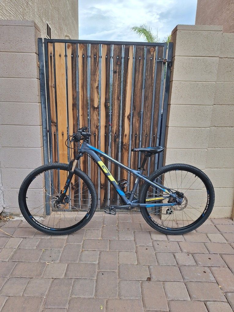 GT AGGRESORE PRO COMP 27.5 INCH MOUNTAIN BIKE ( SMALL)