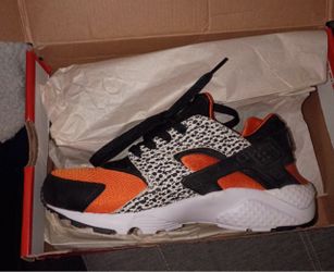 Sneakers size 5