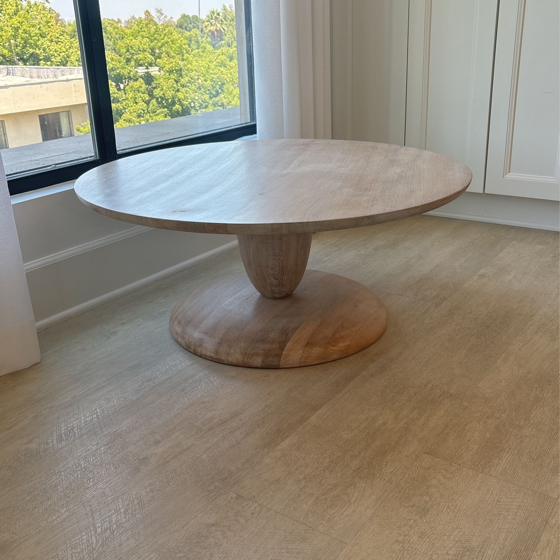 BRAND NEW - WEST ELM Winona Round Pedestal Coffee Table (36")