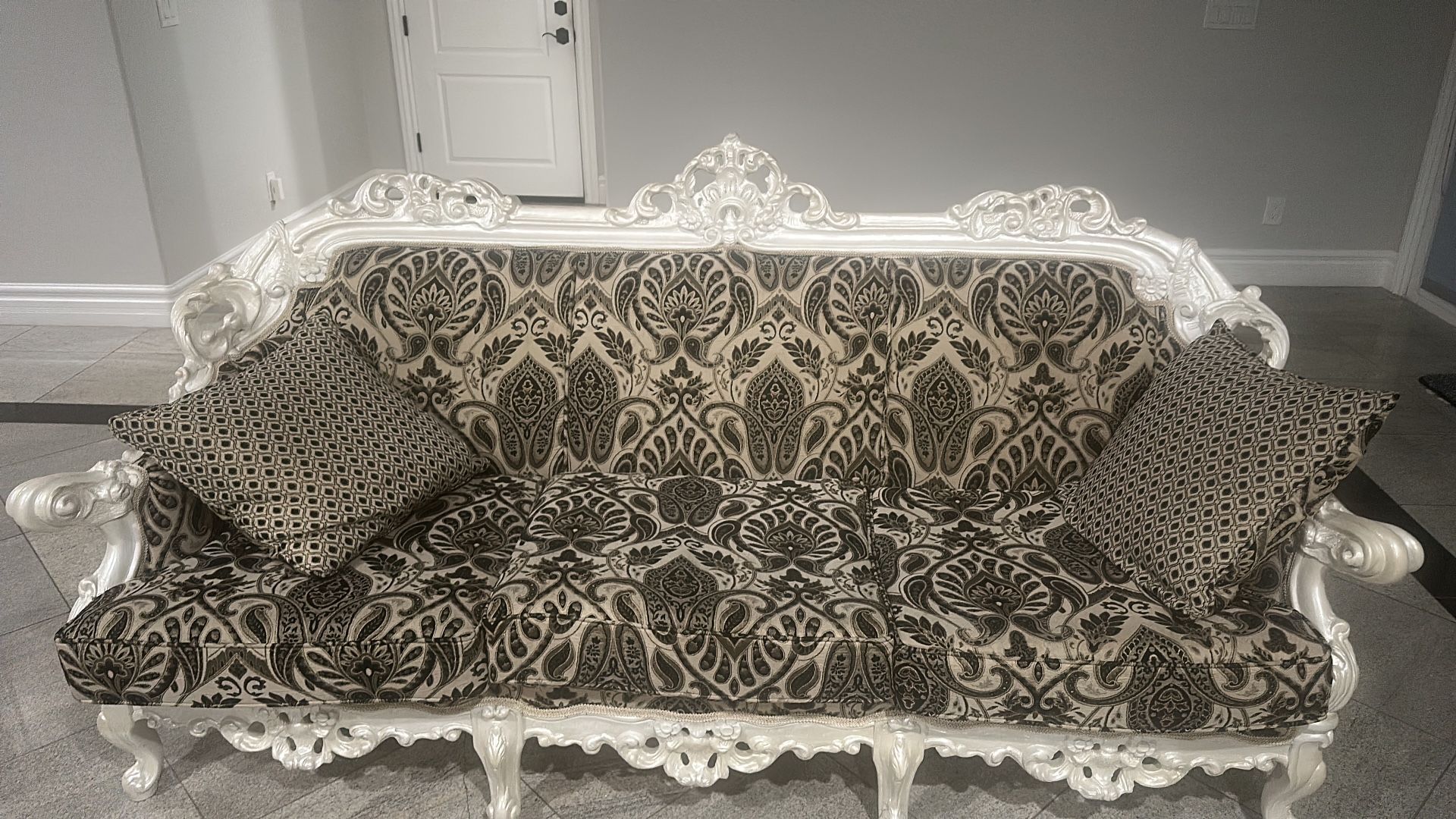 FANCY COUCHES 