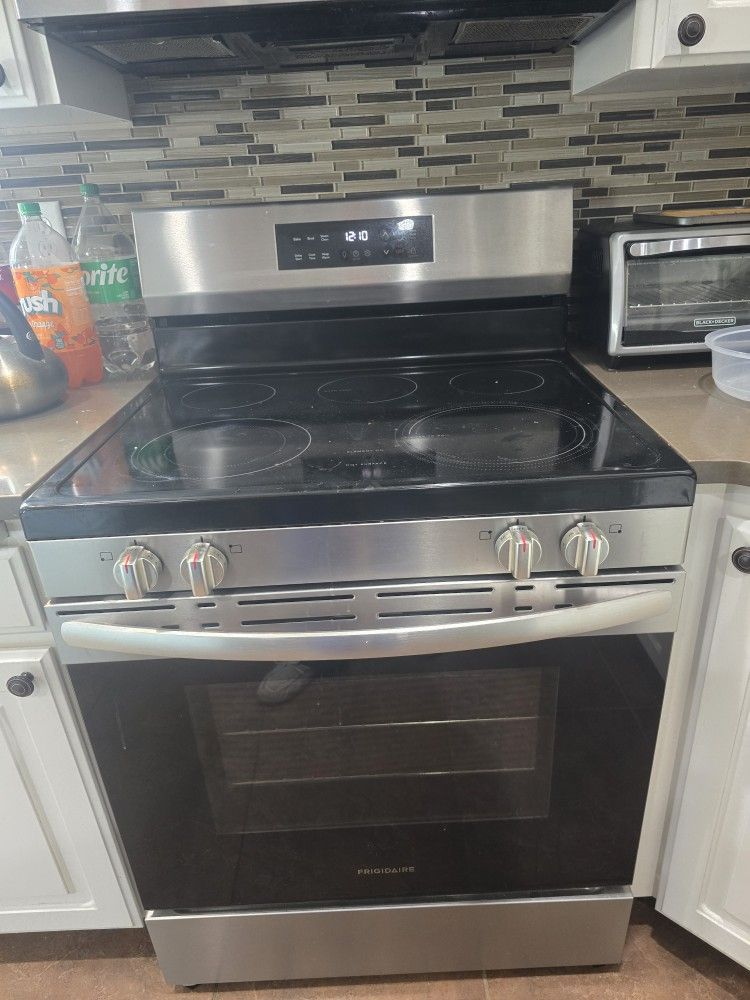 Frigidaire 30-in Glass Top Electric Range