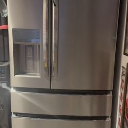 Frigidaire Gallery Counter-Depth 21.5-cu ft 4 -Door 36-in Wide French Door Refrigerator with Ice maker, stainless steel 