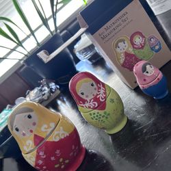 Measuring Cups/Russian Style Doll Set