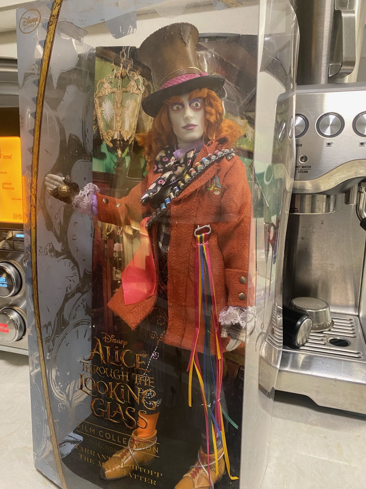 Alice In Wonderland: Mad Hatter Collectable