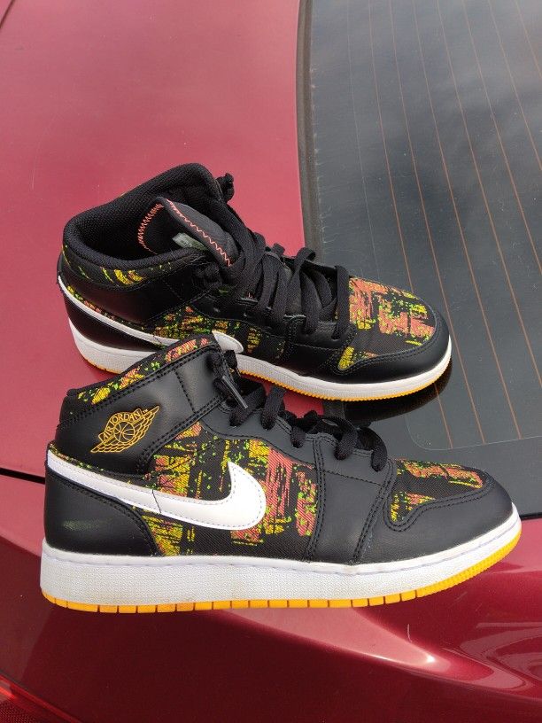 Jordan 1 Mid Black Laser Orange Bright Melon