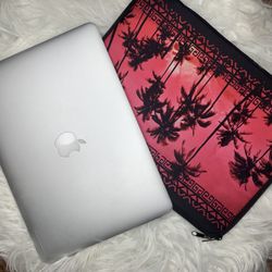 MacBook Air 13” + Case + Charger