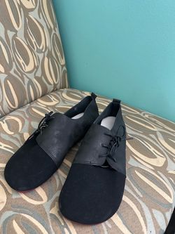 Flat black shoes