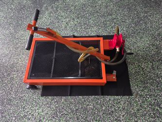 Oil pan with hand crank pump
