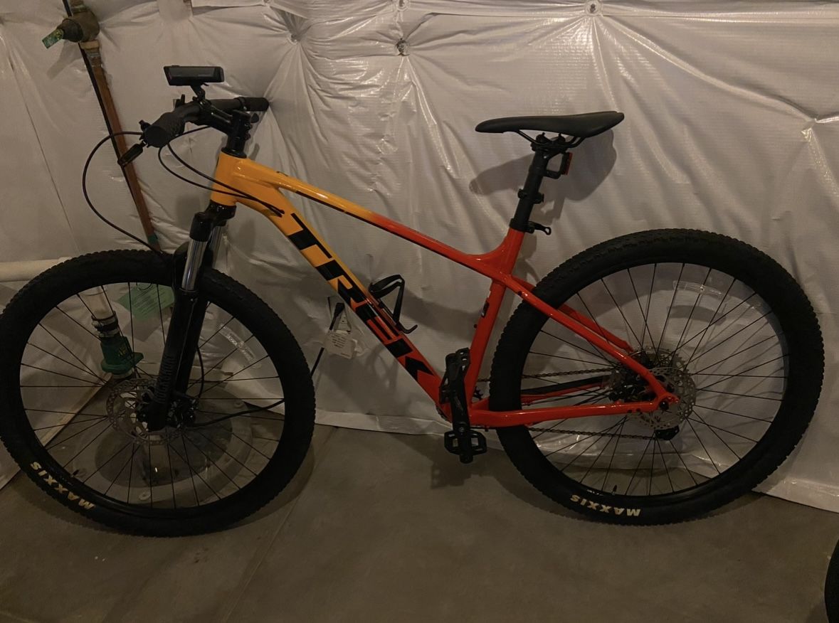 2022 Trek Marlin 7