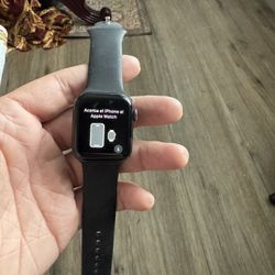Apple Watch Series 6 – 40mm Aluminum (Excellent Condition)