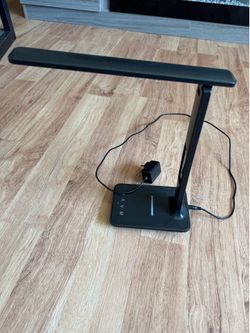 Desk lamp phone charger
