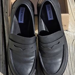 Steve Madden Black Leather Loafers - Size 11 - LIKE-NEW! 