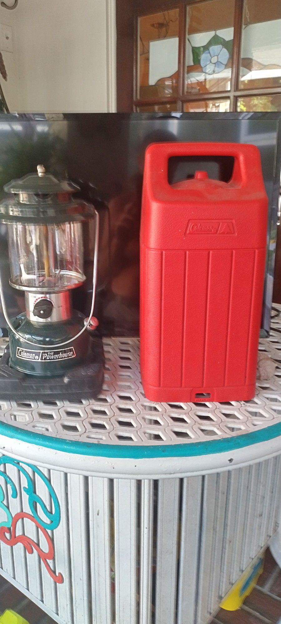 Coleman  The Powerhouse Lantern  With Red Cover Box