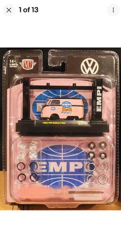 🔥M2 Machines 1960 VW Delivery Van EMPI – Diecast with Display & Accessories🔥