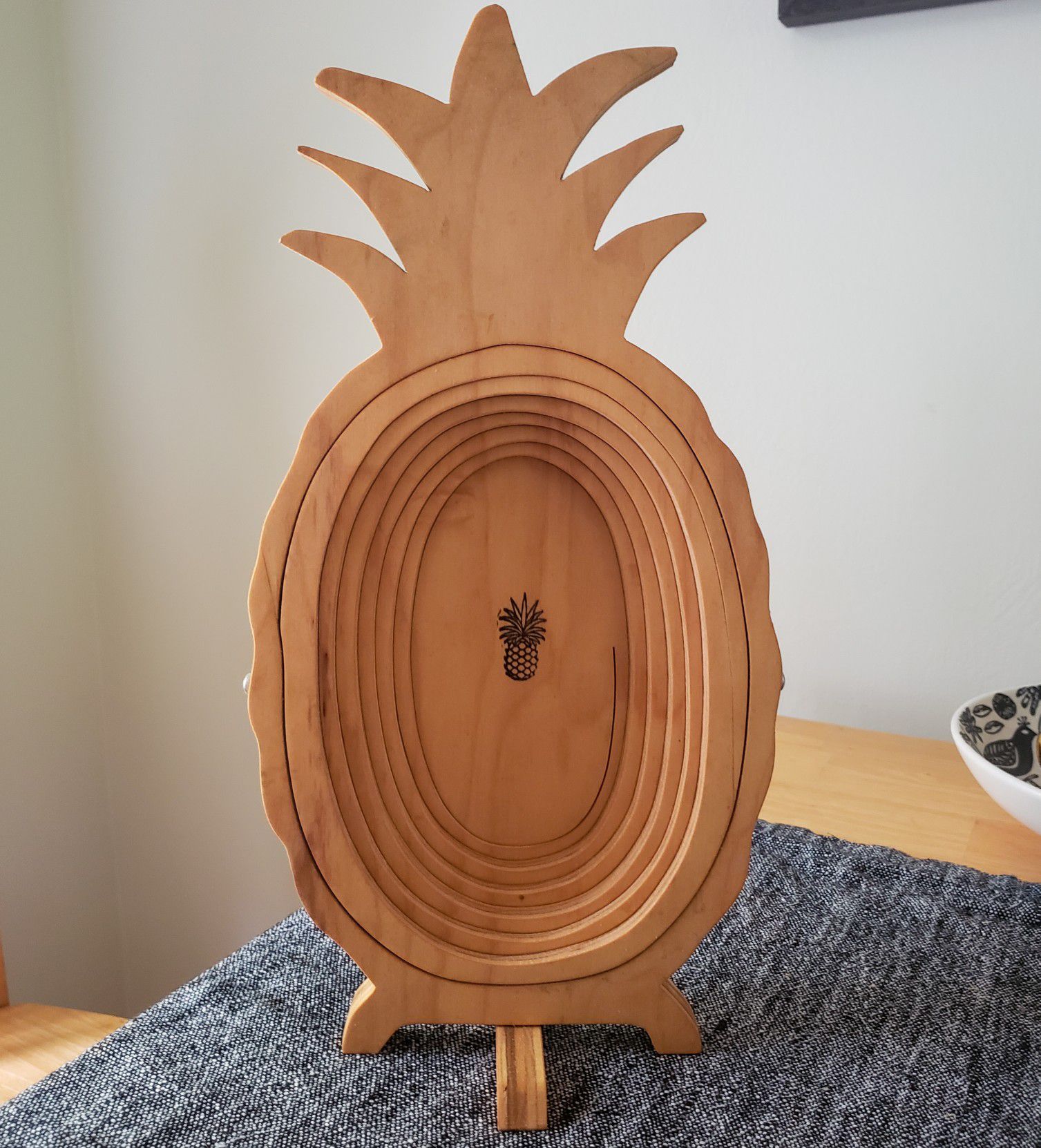 Wooden Collapsible Pineapple Bakset