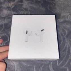 apple airpods pro magsafe charging case 