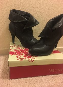 Women boots black size 10
