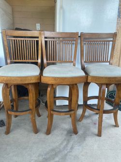 Swivel barstools