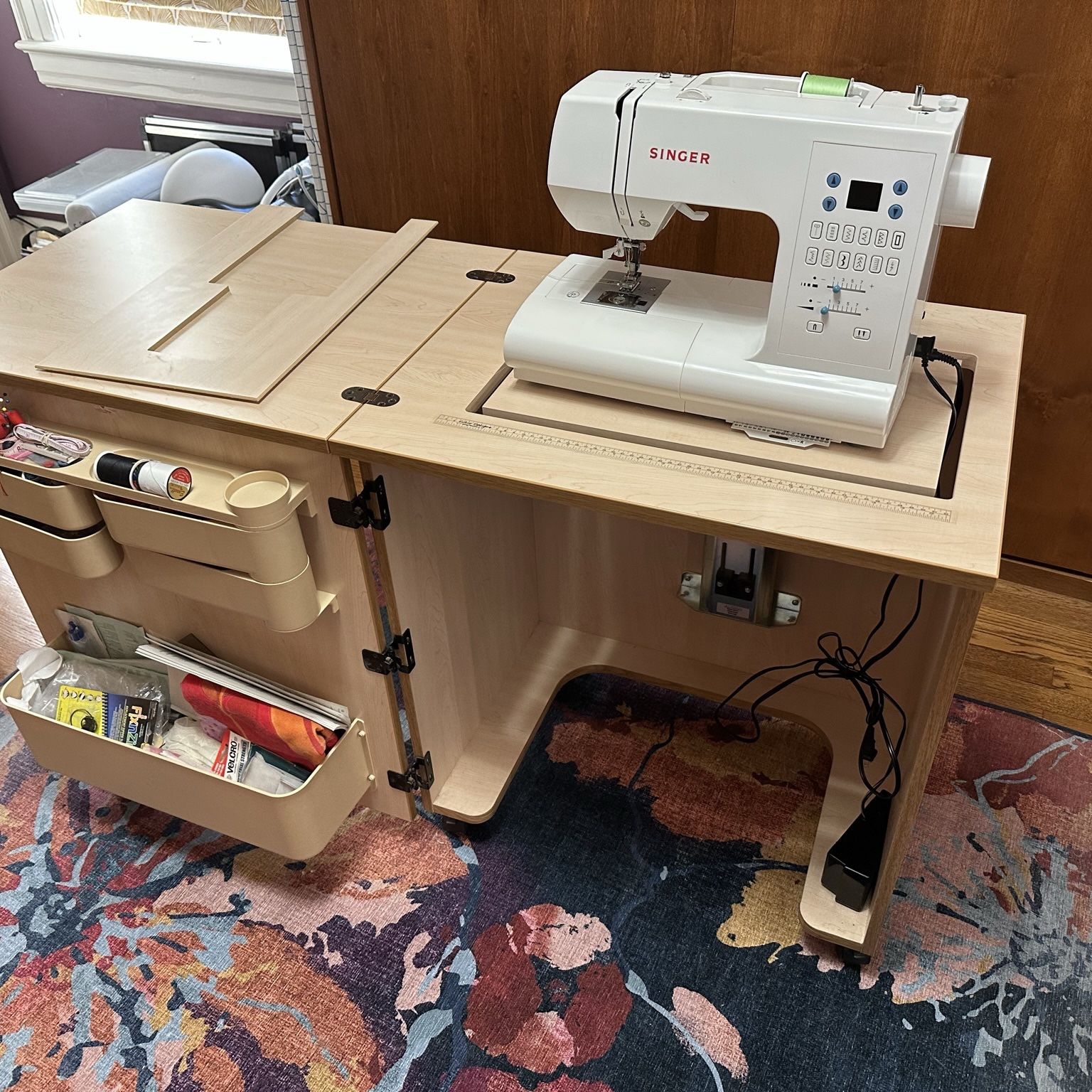 Like New Singer 7468 Sewing Machine And Cabinet