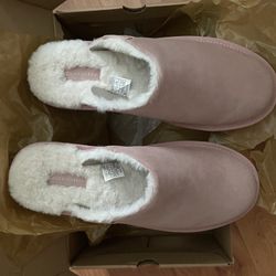 UGG Slippers Women’s Size 11 New