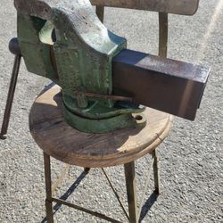 The Columbian Vise 604-1/2 Bench Vise With Swivel Base Vice Made In U.S.A.