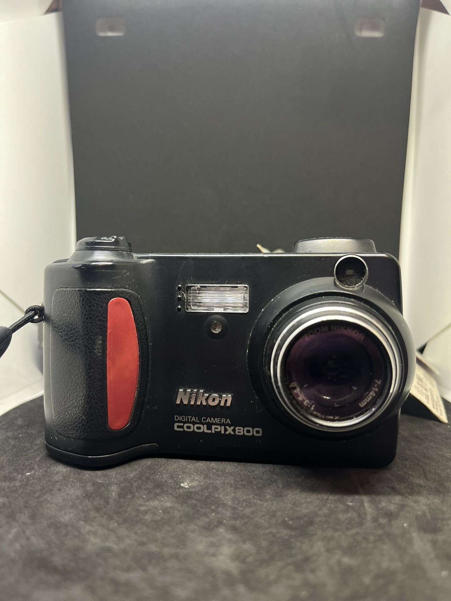 Nikon Coolpix 800 2.1MP Zoom Digital Camera Black