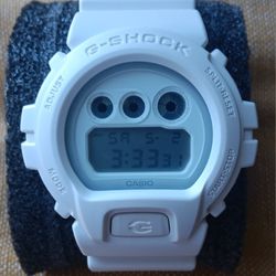 CASIO G-SHOCK DW-6900 Watch
Water-resistant to 20 BAR
Used only twice