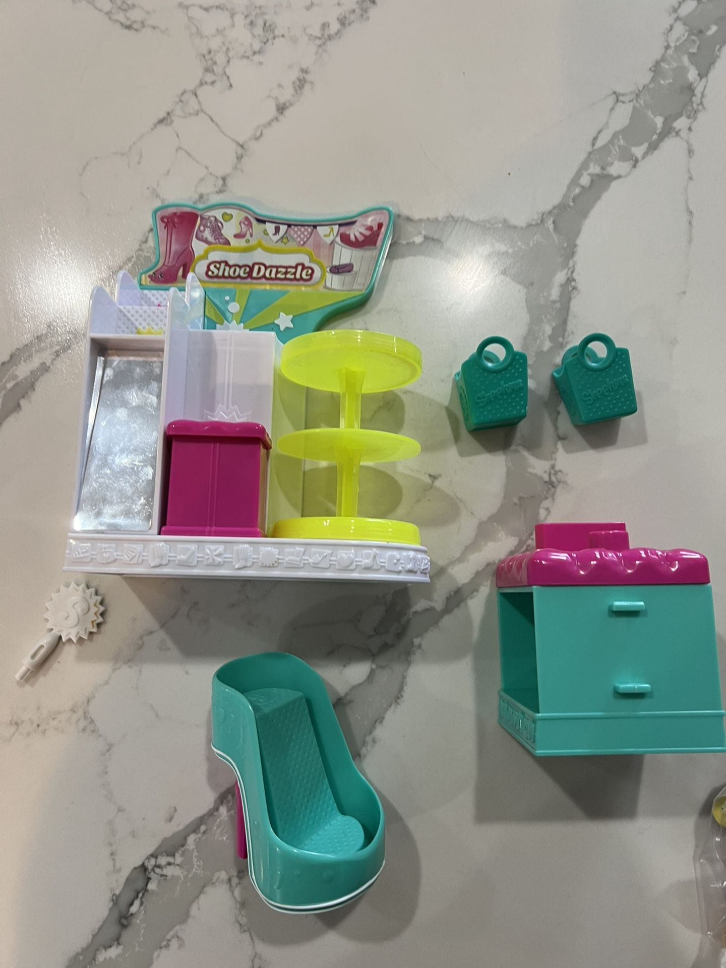 Shopkins  Doll,Shoe Dazzle Playset Closet 