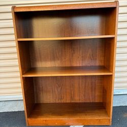 Bookcase with adjustable shelves/ librero con repisas ajustables 