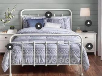 Farmhouse White Metal Twin XL Bed