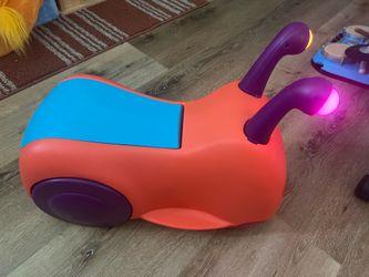 B Toys Battat ride on