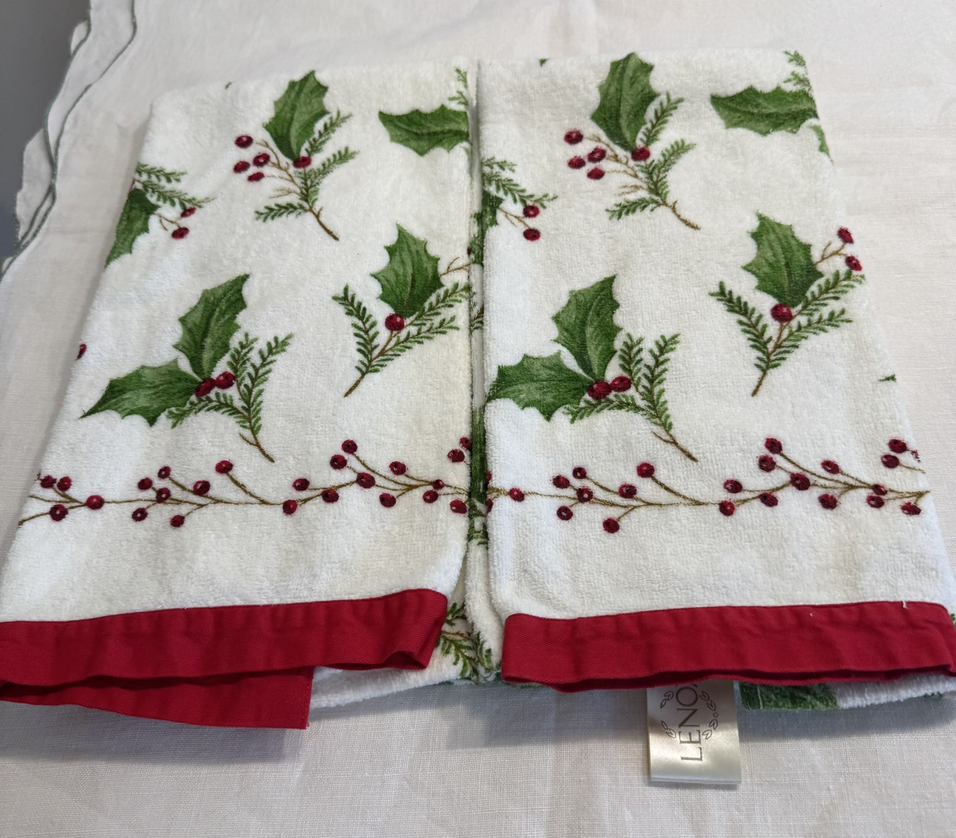 Lenox Set Of 2 Holiday Holly Hand Towels Discontinued Like New