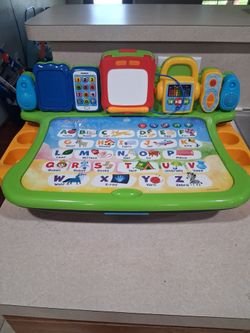 Interactive learning table