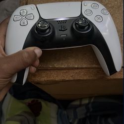 Use Good Come With Both Power Cord And HDMI And One Controller 