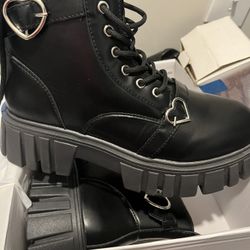 Black Ridged  Heel Boots