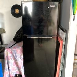 Magic Chef Compact Fridge 