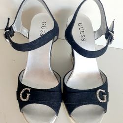 Guess Size 6 Black Color. 