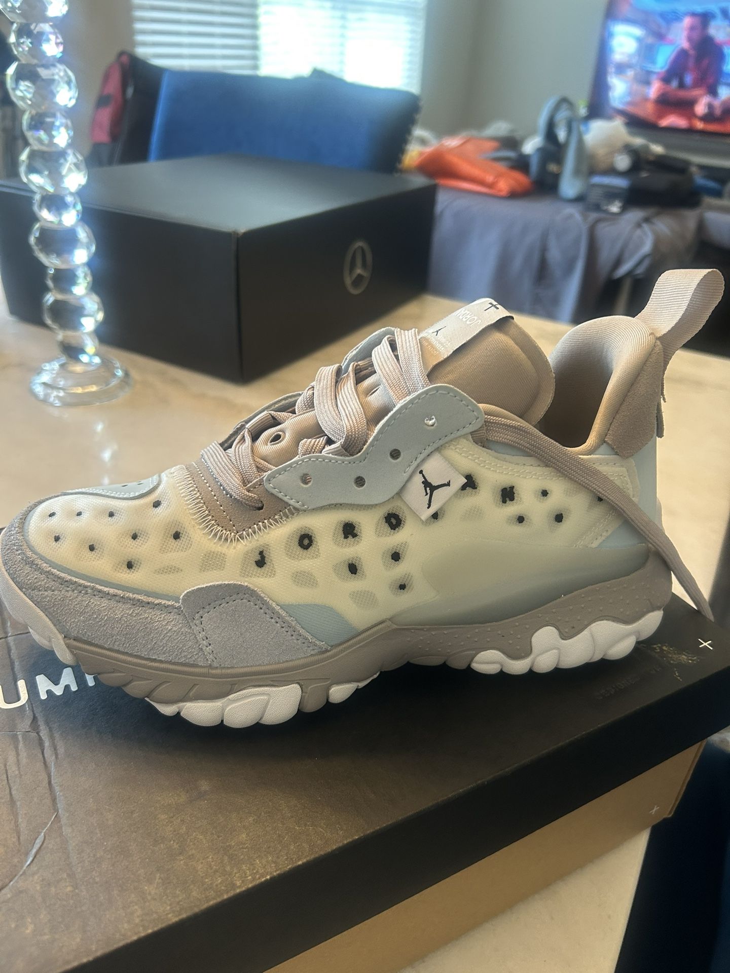 WMNS JORDAN DELTA 2  Size 8.5