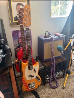 Fender Mustang Vintera II bass