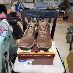 SKECHERS Brown Boots With Gray Sole
